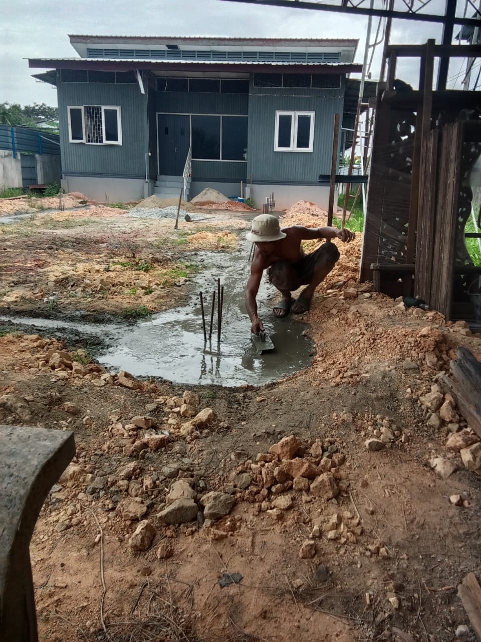 Kerja konkrit di kawasan hadapan